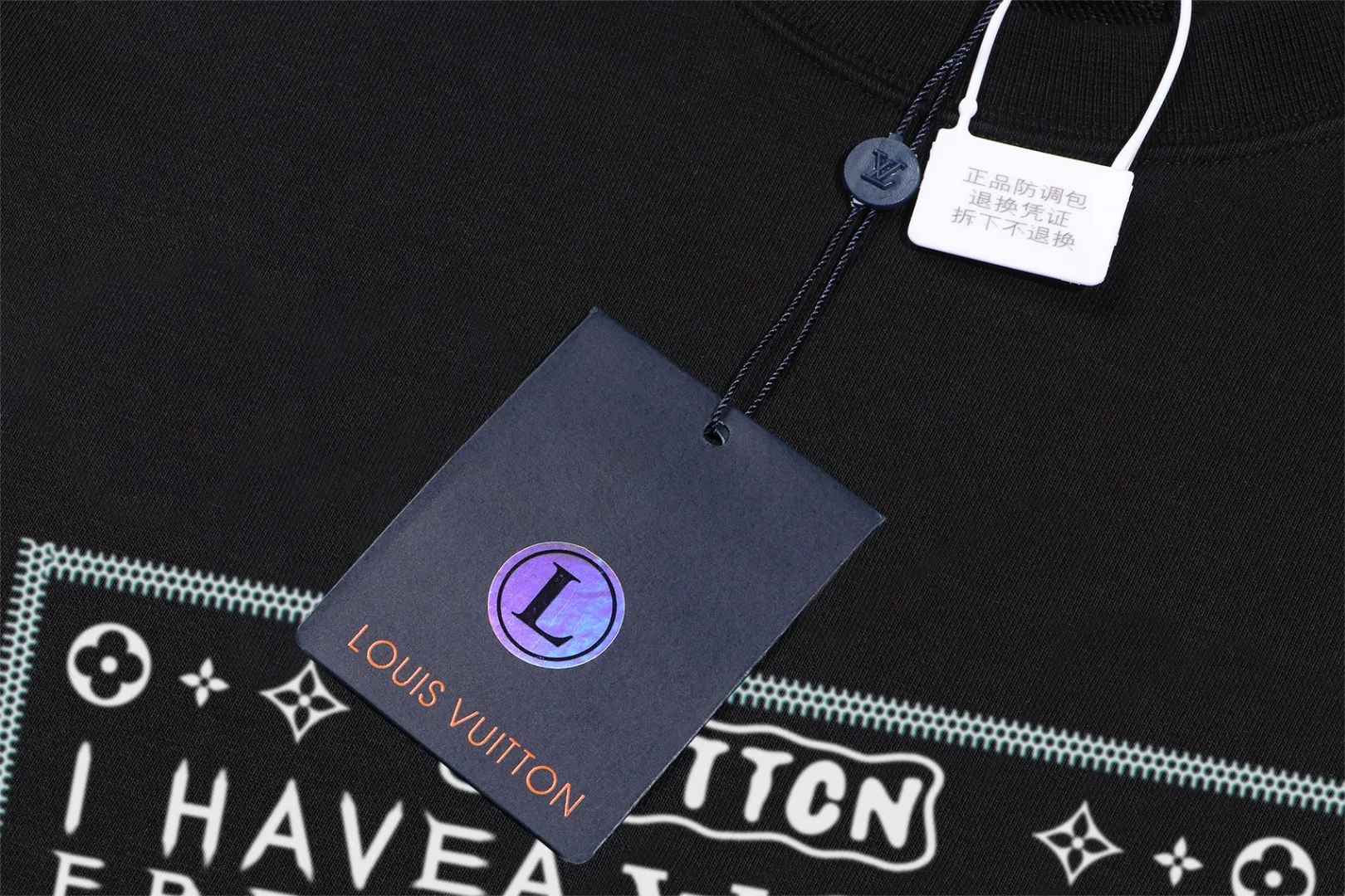 🅿️250 hot style on the shelves🔥❗ 💫〖Louis Vuitton LV〗 Fashionable round neck sweatshirt, casually matched with various styles, it is perfectly handsome😎The whole dress is made of double waistcoats, which makes the whole dress more three-dimensional. Not ordinary factories can do such fine work. The 2025 spring style counters are on sale, exquisite round neck terry sweatshirt, high-end double-strand pure cotton Customized drawstring ribs are dyed in the same vat and are complete with three standards. The chest craftsmanship adopts a simple and elegant pattern on the chest, which is easy to control for any age group! Fit and comfortable! Customized thickened 440g terry sweatshirt fabric, soft and comfortable to the touch, with a three-dimensional shape! 🙌🏻 It’s also very breathable, so it’s a versatile style that can be worn with any outfit! ✔Color: Black White Apricot Size: S M L XL 2XL